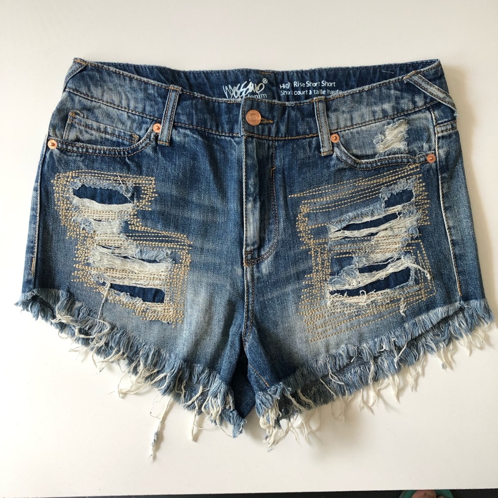 Mossimo Distressed women’s denim jean shorts sz 8